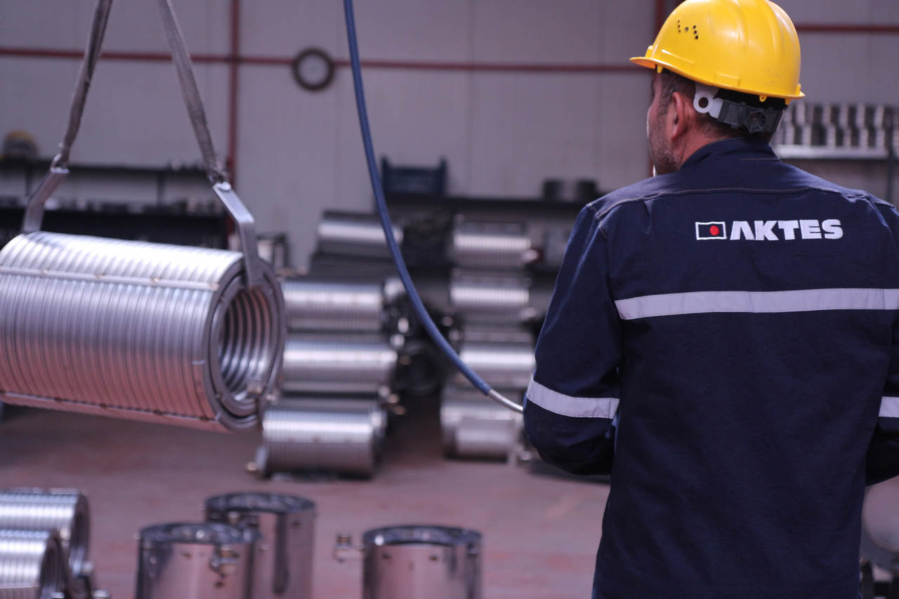 industry-product-engineering-blue-collar-worker-steel-factory-1630698-pxhere.com