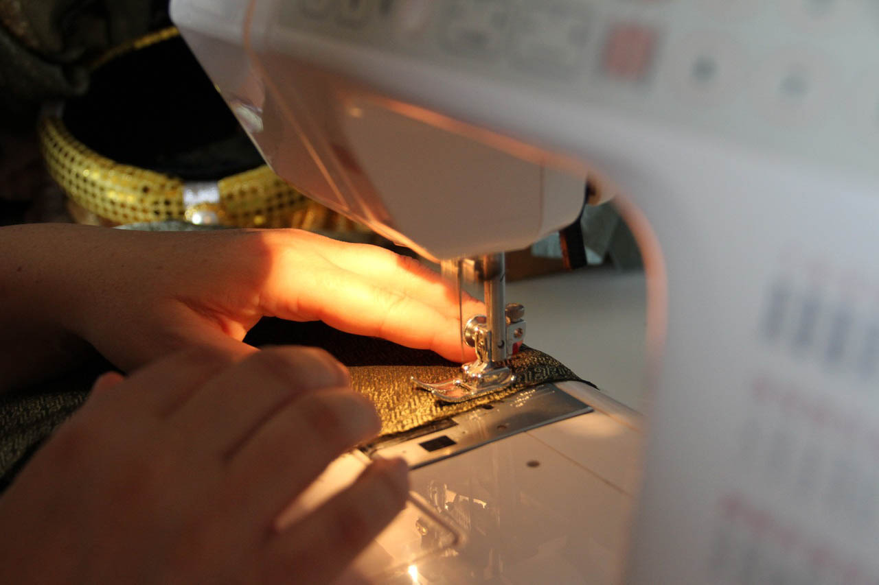 needle-woman-wheel-female-equipment-machine-548811-pxhere.com