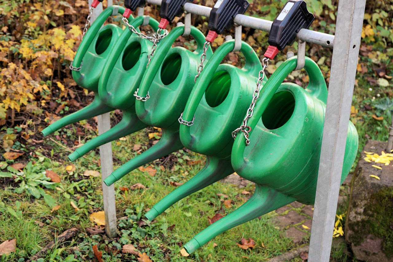 water-lawn-plastic-pot-green-vessel-843260-pxhere.com
